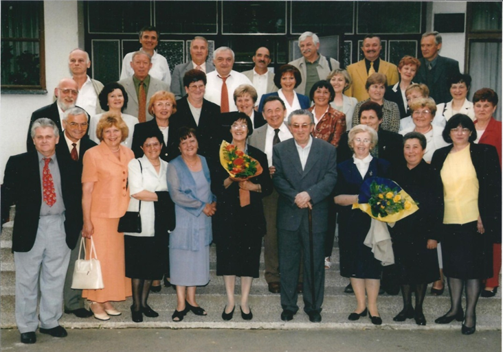 Tek maturirali, a već penzić do penzića  . . . 