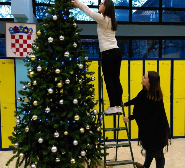 PRIPREME ZA BOŽIĆ U NAŠOJ ŠKOLI!!