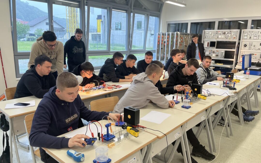 Terenska nastava učenika 3. D i 2. H razreda smjera Instalateri grijanja i klimatizacije Regionalnom centru kompetentnosti Samobor